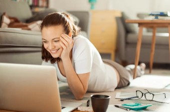 lady looking at laptop