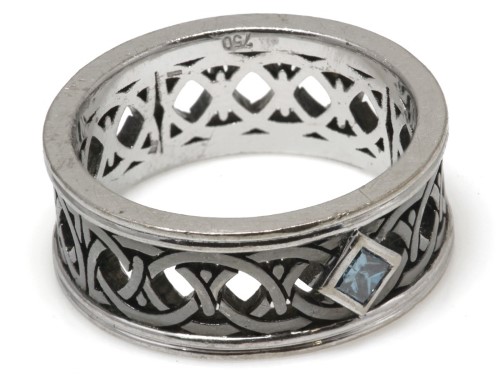 18ct White Gold Mens Diamond (Blue) Diamond Ring Size V 0.2ct TDW