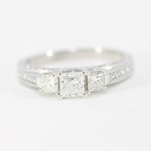 Michael Hill 18ct White Gold Ladies Diamond Ring Size J½ 040800389564