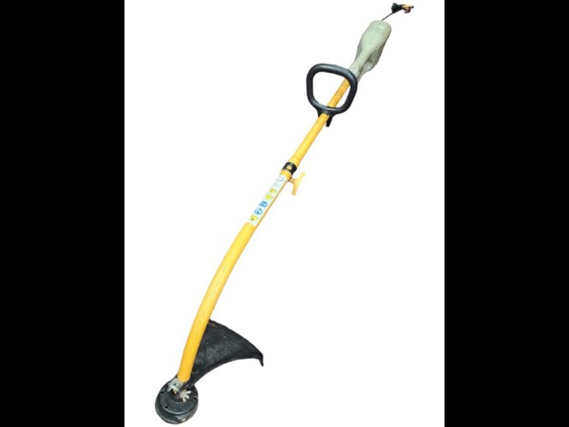 Electric whipper snipper. - Garden Items - Port Kennedy, Western
