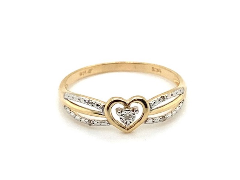 Diamond Set In The Heart Shaped Setting With Diamonds Set In The Split ...