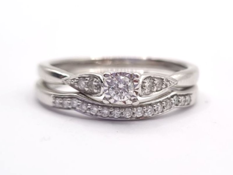 Michael Hill 10ct White Gold Ladies Diamond Ring Size O½